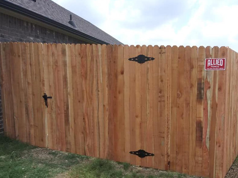 Okmulgee OK stockade style wood fence